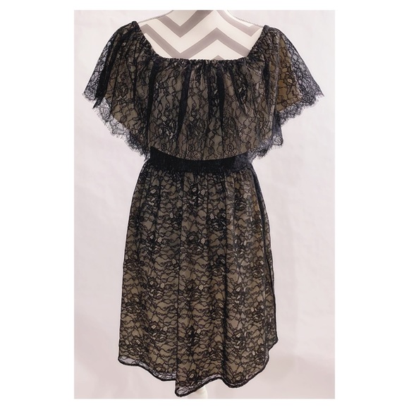 NWT ALICE+OLIVIA Suzy Off The Shoulder Lace Dress - Picture 2 of 10